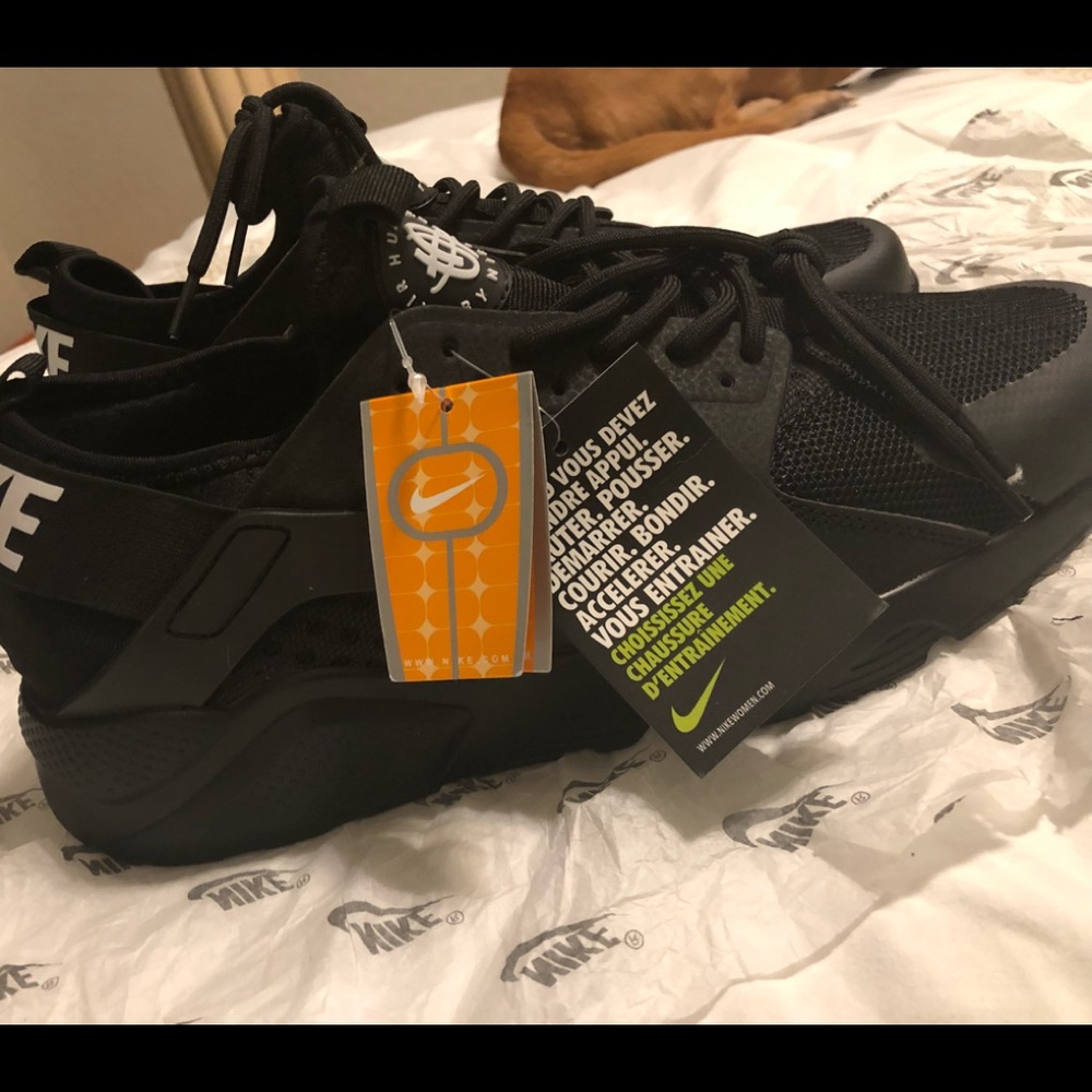 Nike Huaraches - Picture 2 of 5